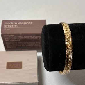 New Vintage Avon modern elegance bracelet 19 cm. Gold-tone. Sparkly.